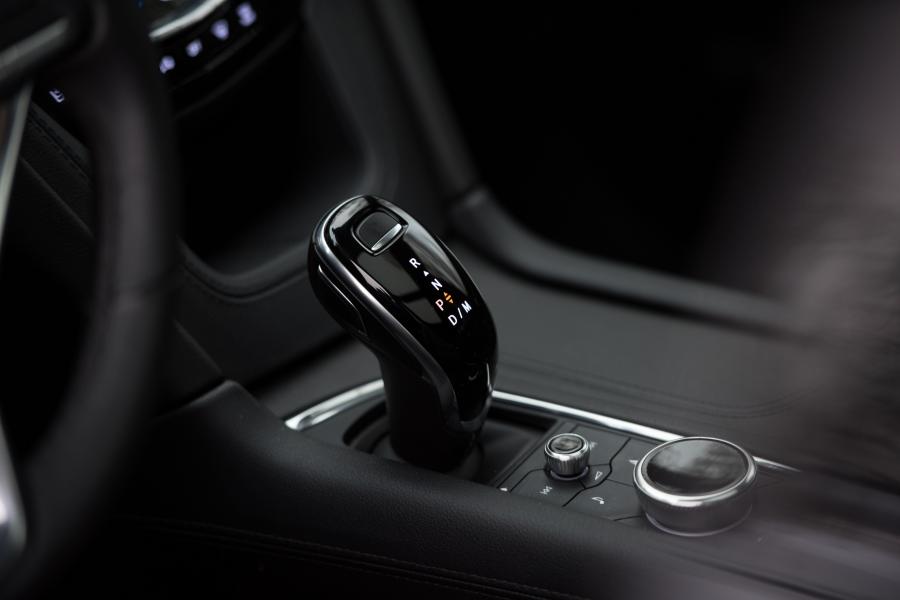Детали интерьера Cadillac XT6 Sport 2019 года  (фото 38 из 41)